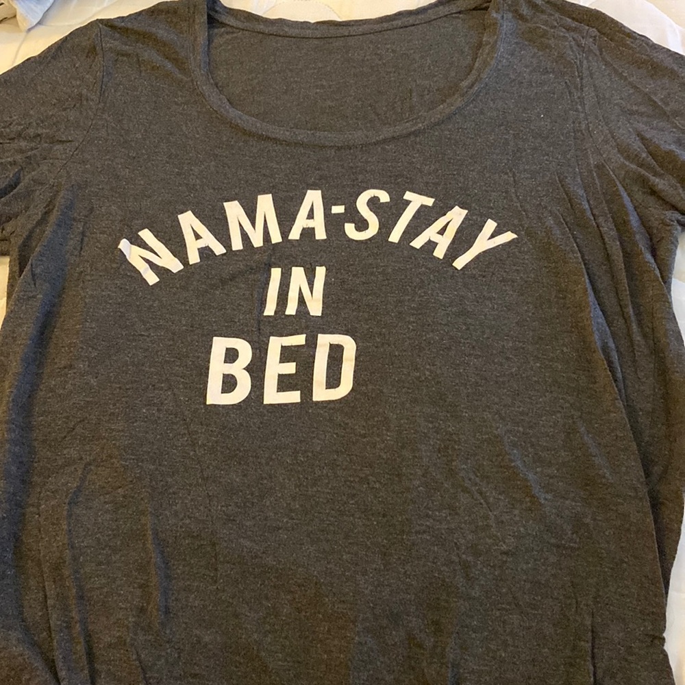 “Nama-stay in bed” sleep tee